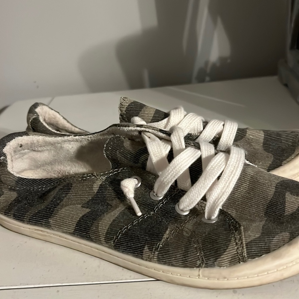 Green camouflage women’s shoes size 7
